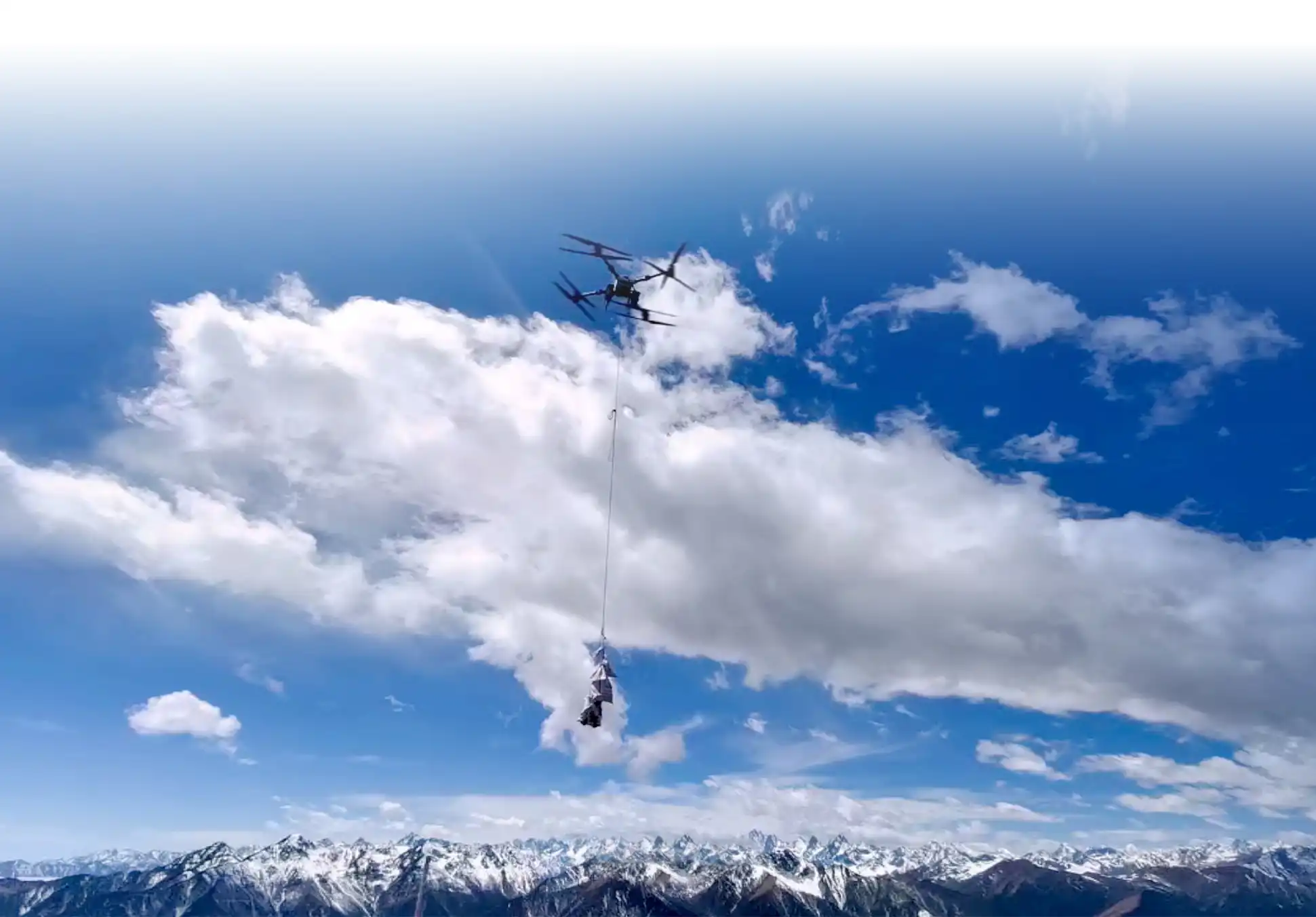 H15MD Plus一体动力系统3800米高原挑战，
16路温度监测强化飞行安全